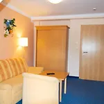 Strandhotel Burgstaller מלון פלד אם סי