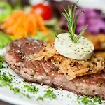 Strandhotel Burgstaller מלון