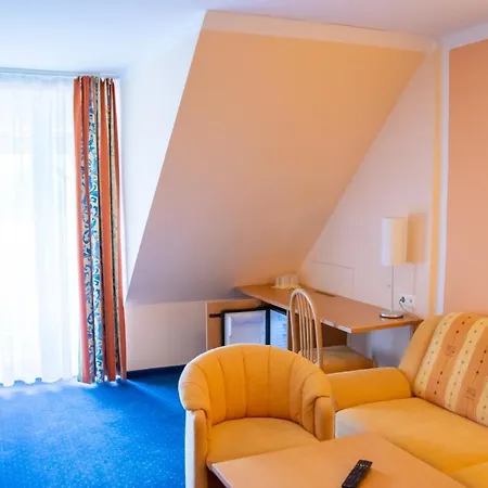 Strandhotel Burgstaller ホテル 3*