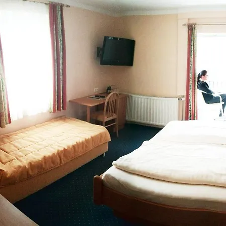 Strandhotel Burgstaller فندق